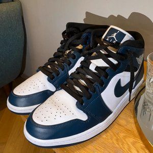 Nike Air Jordan 1’s Navy Blue/White